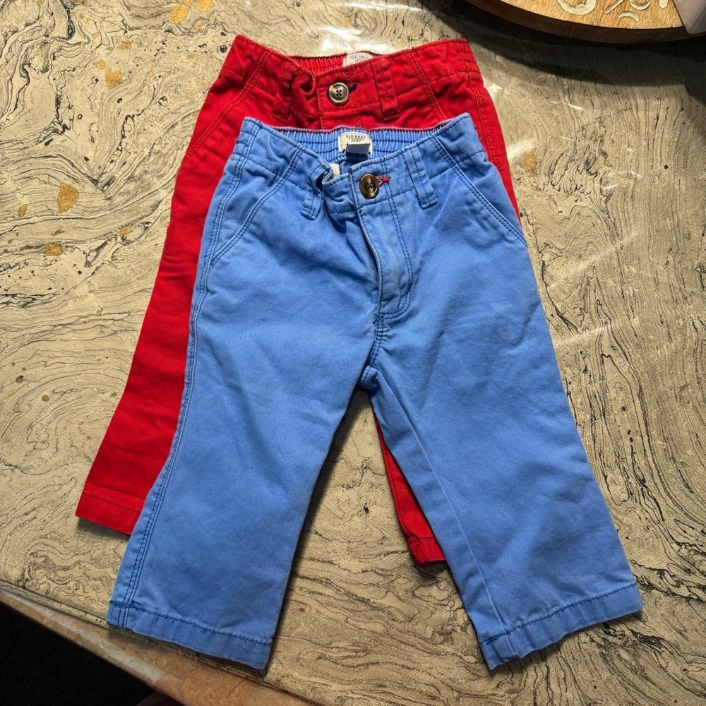 Boys Old Navy Pants size 12-18 months
In great condition
Both included
